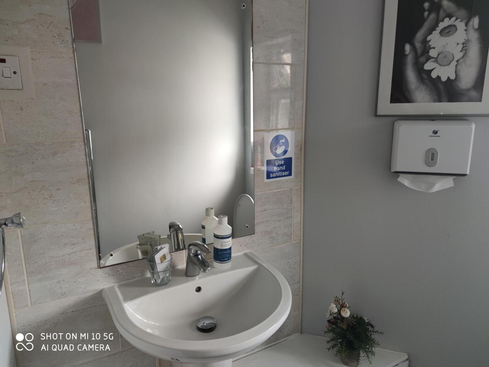 סלאו Sussex Lodge Guest House מראה חיצוני תמונה