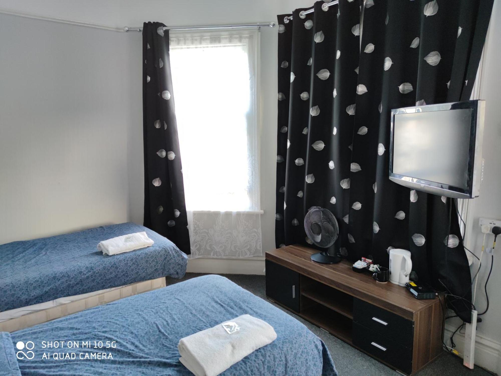 סלאו Sussex Lodge Guest House מראה חיצוני תמונה