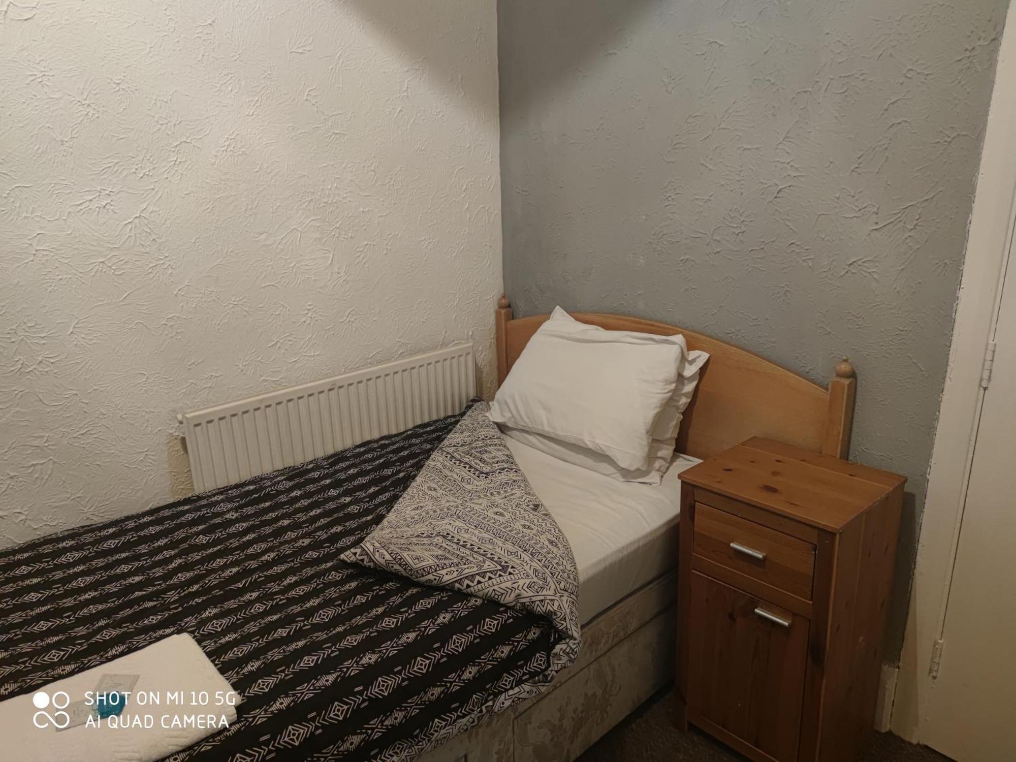 סלאו Sussex Lodge Guest House מראה חיצוני תמונה
